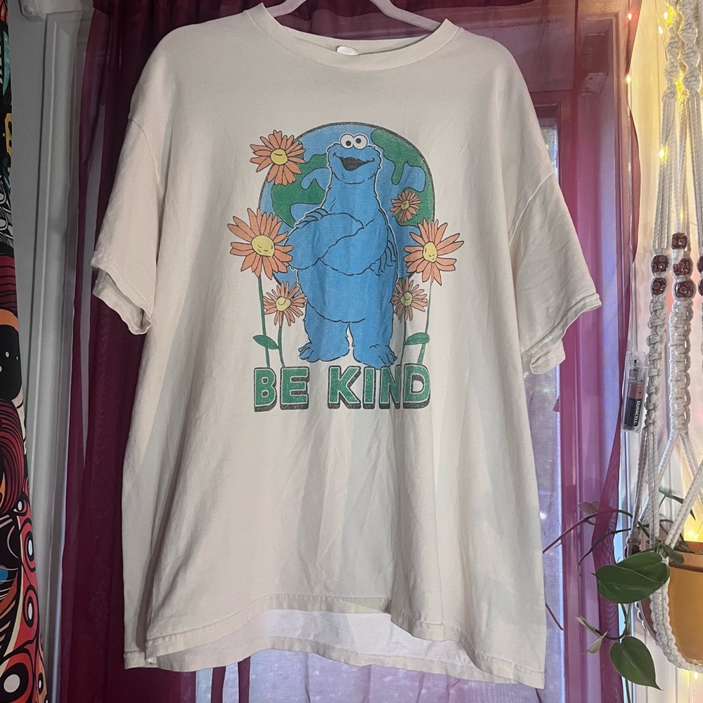 Sesame Street Cookie Monster Be Kind Daisies Off White Graphic T-shirt SizeL/XL